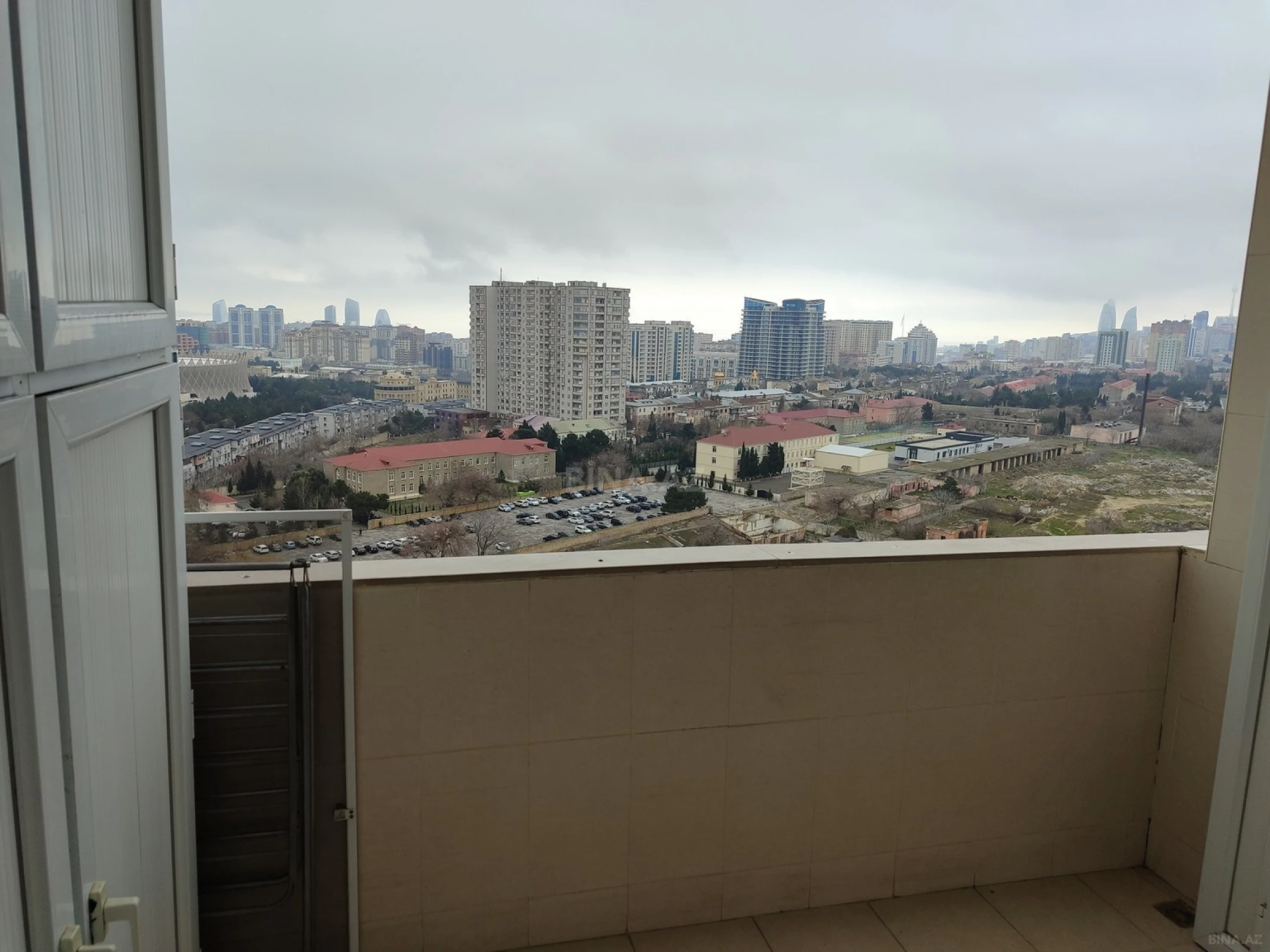 Satılır 3 otaqlı mənzil 125 m²