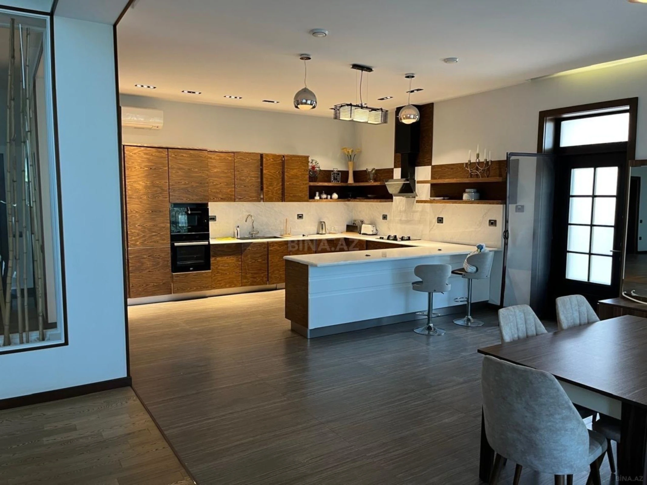 Kirayə verilir 8 otaqlı həyət evi 800 m²