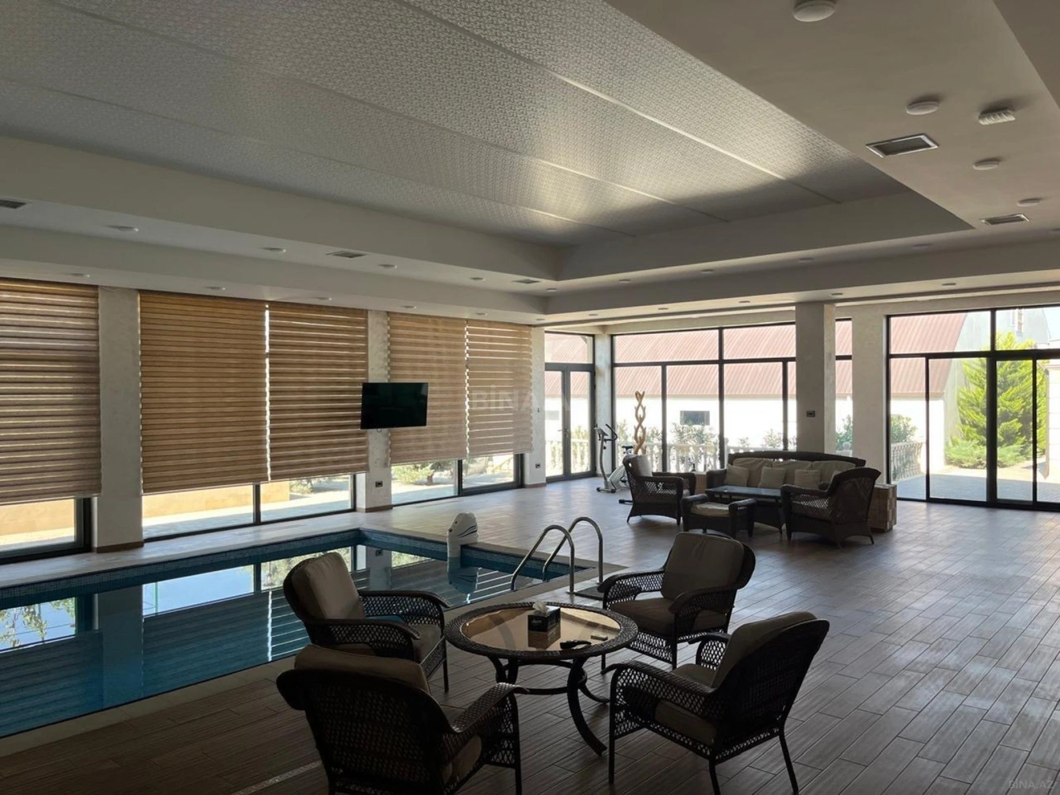 Kirayə verilir 8 otaqlı həyət evi 800 m²