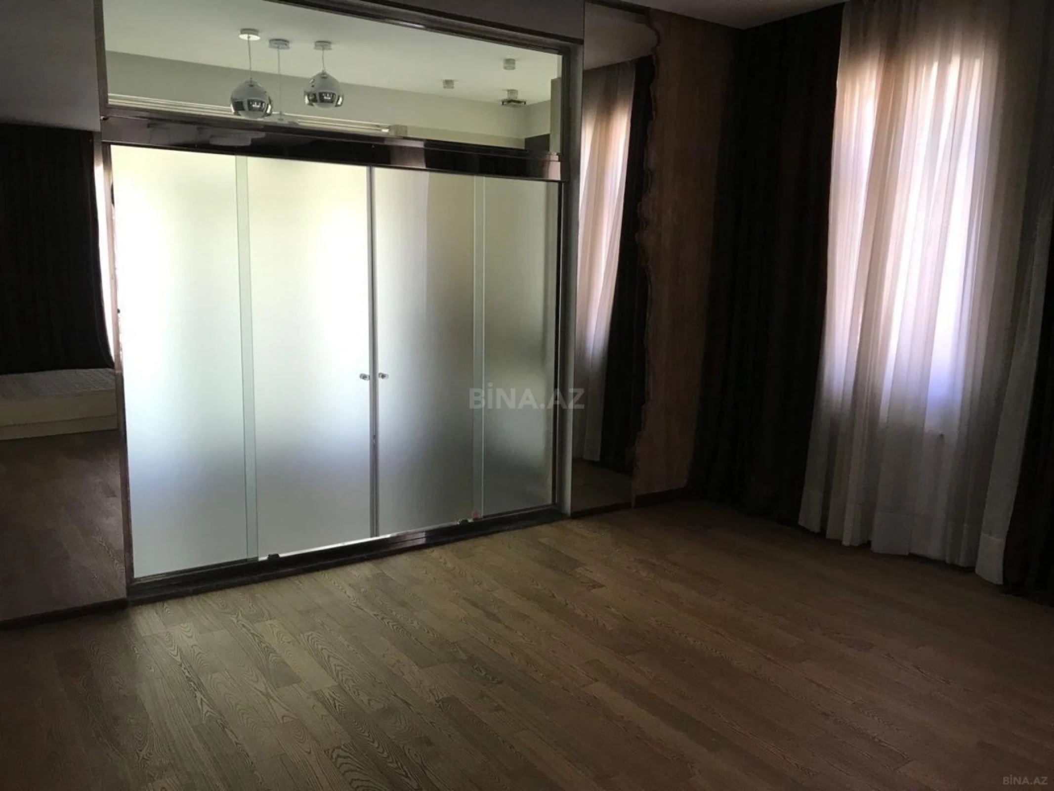 Kirayə verilir 8 otaqlı həyət evi 800 m²