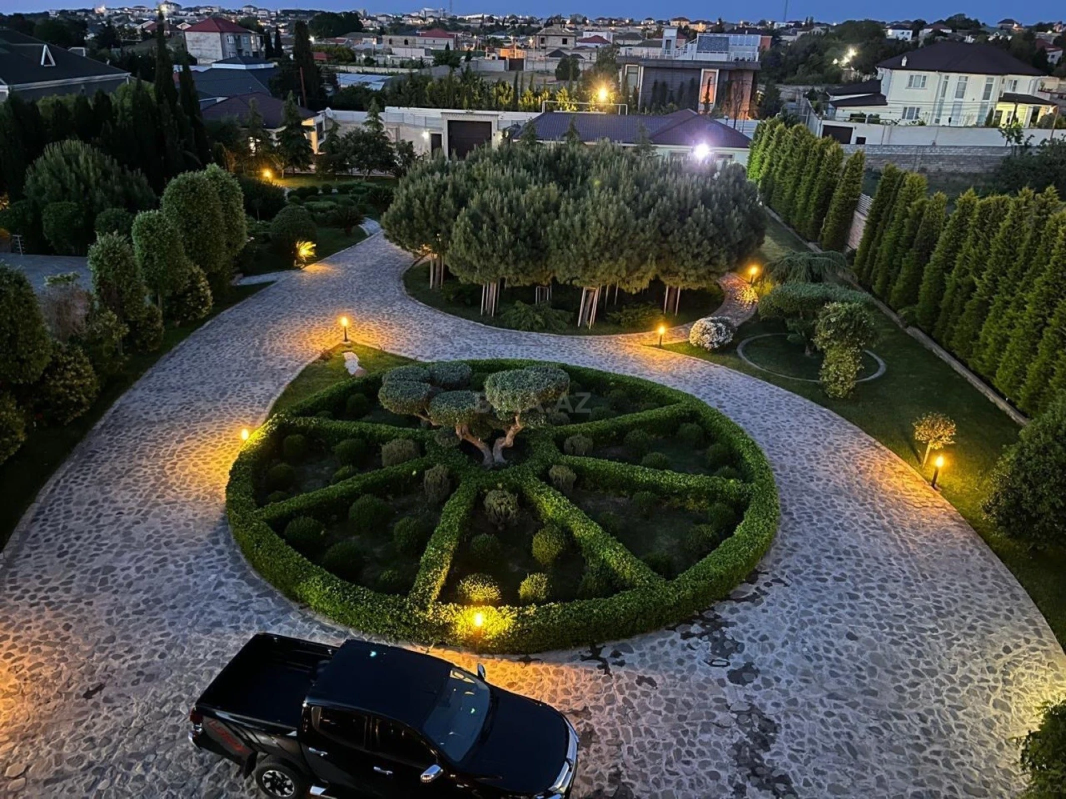 Kirayə verilir 8 otaqlı həyət evi 800 m²