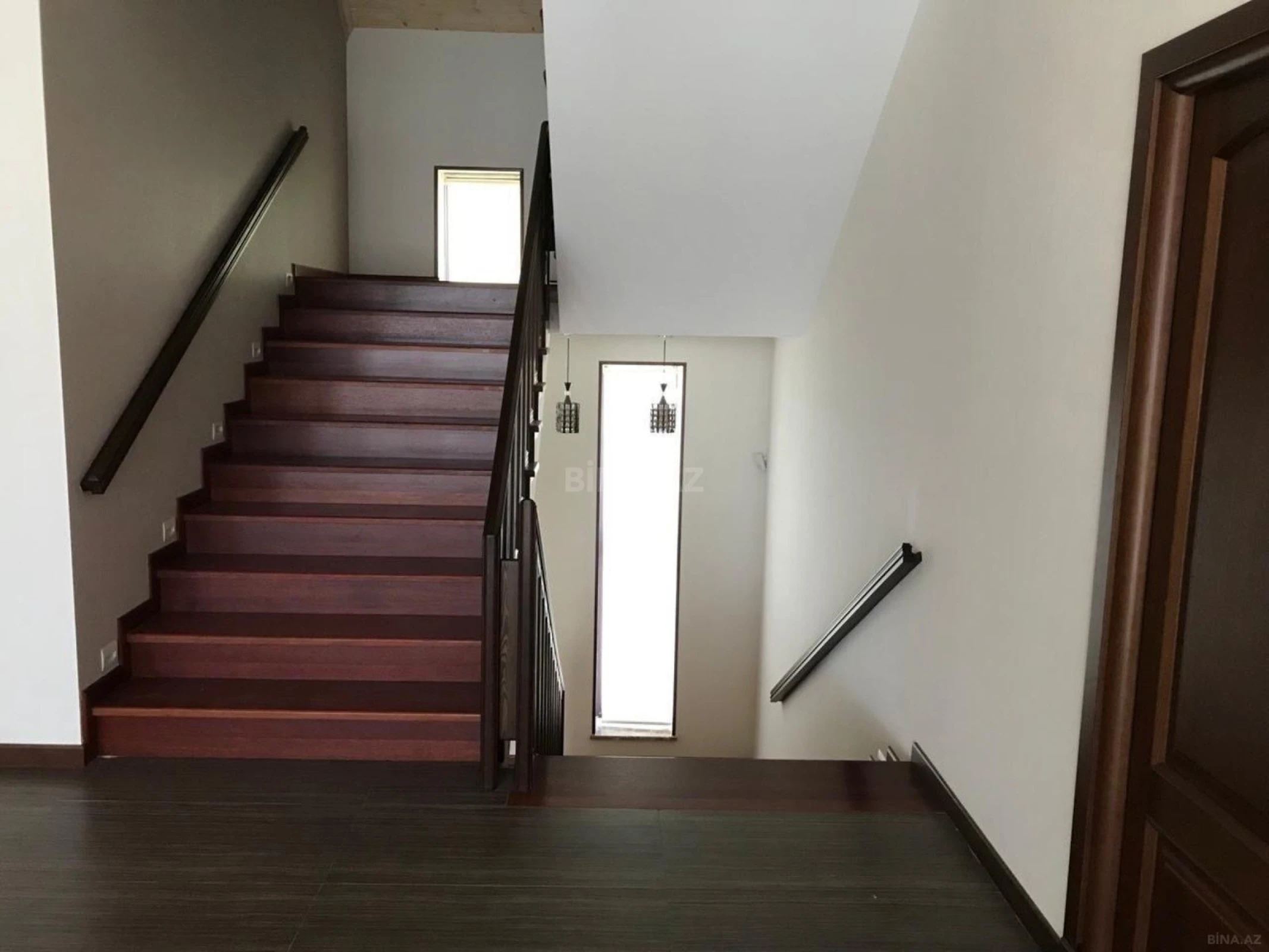 Kirayə verilir 8 otaqlı həyət evi 800 m²