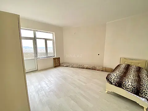 Satılır 5 otaqlı həyət evi 240 m²