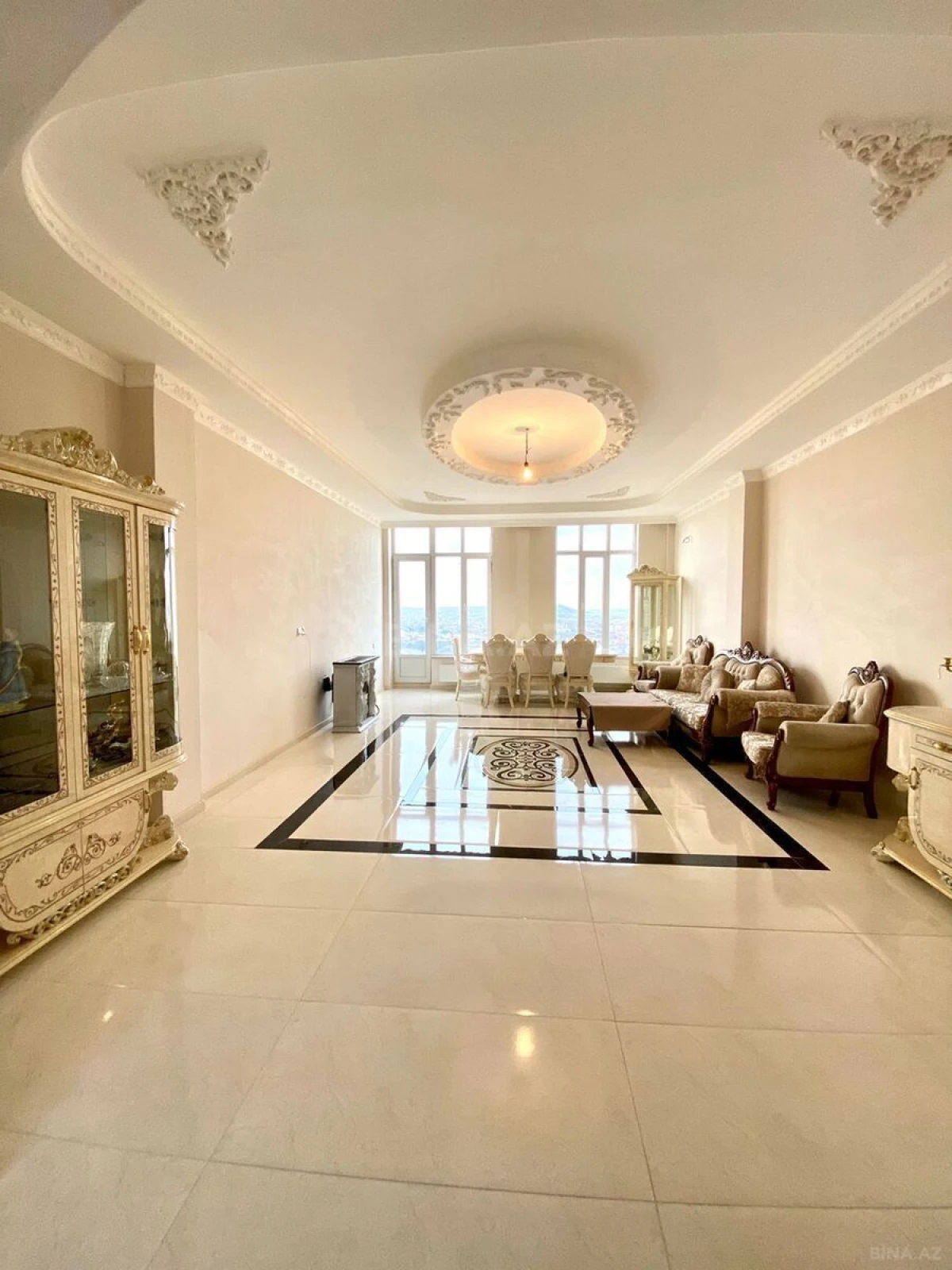 Satılır 5 otaqlı həyət evi 240 m²