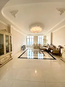 Satılır 5 otaqlı həyət evi 240 m²