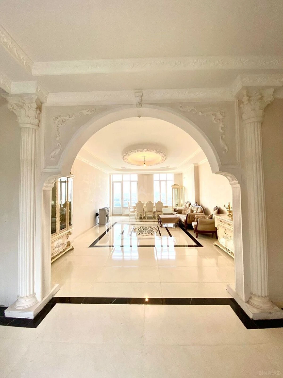 Satılır 5 otaqlı həyət evi 240 m²