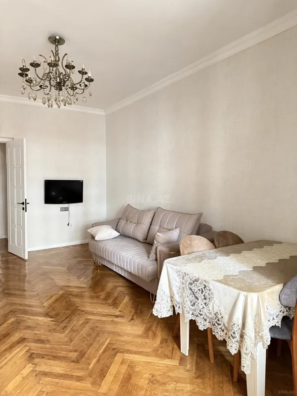 Kirayə verilir 2 otaqlı mənzil 65 m²