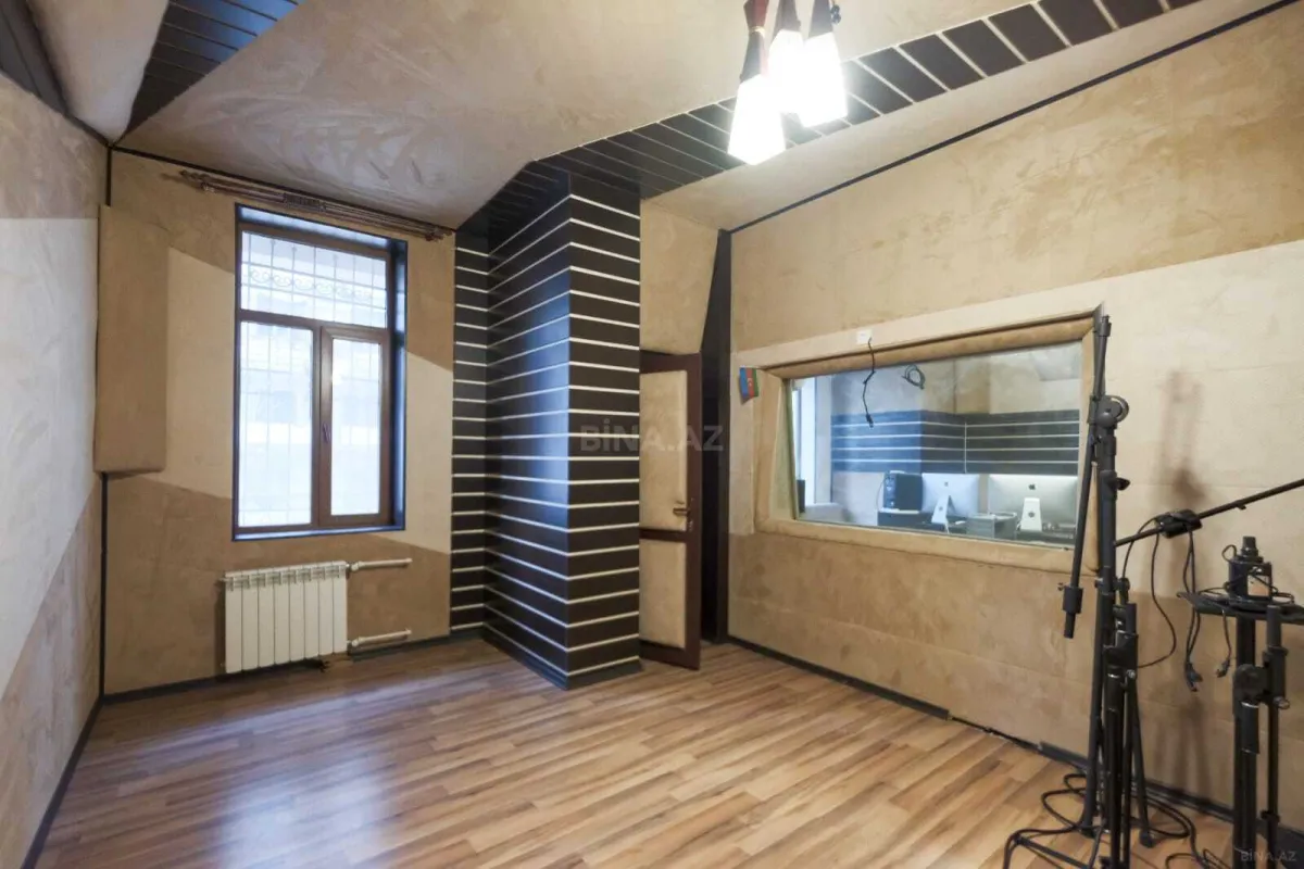 Satılır 7 otaqlı ofis 167 m²