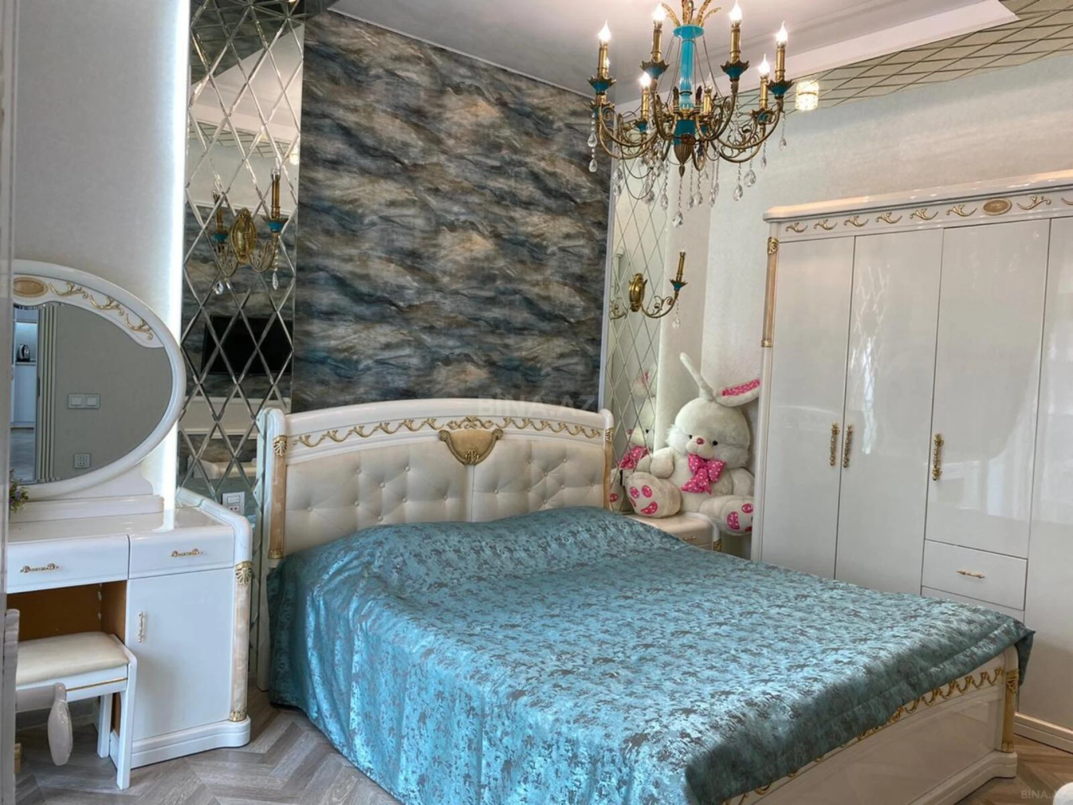 Kirayə verilir 3 otaqlı mənzil 107 m²