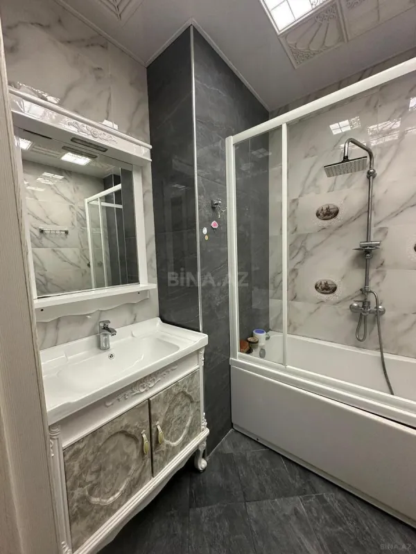 Kirayə verilir 2 otaqlı mənzil 110 m²