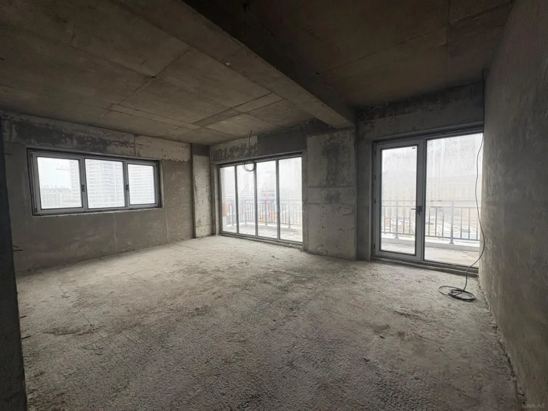 Satılır 3 otaqlı mənzil 163 m²