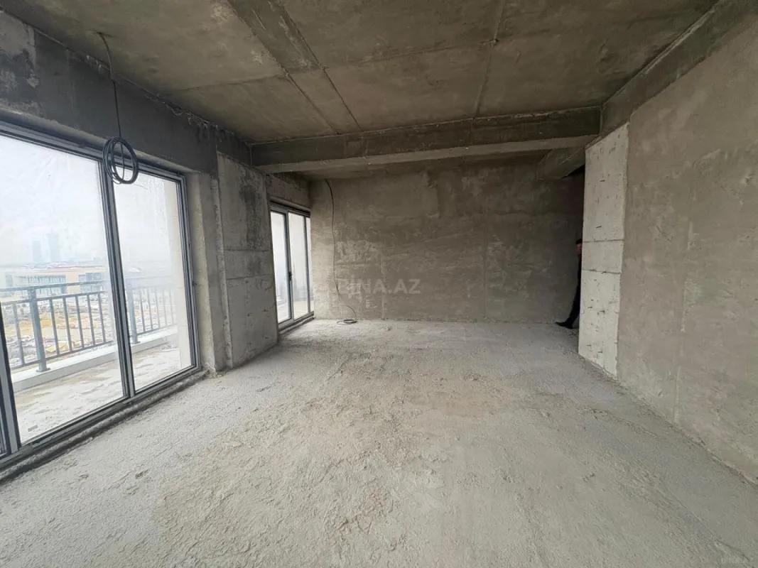 Satılır 3 otaqlı mənzil 163 m²