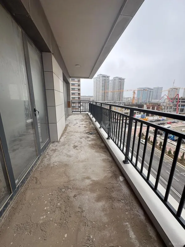 Satılır 3 otaqlı mənzil 163 m²