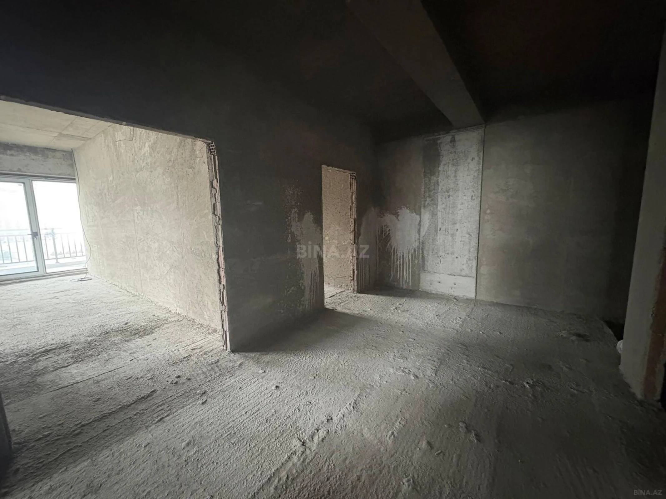 Satılır 3 otaqlı mənzil 163 m²