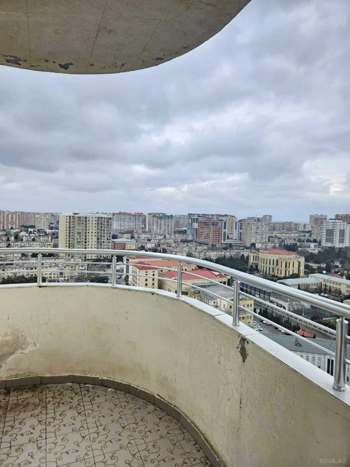 Kirayə verilir 3 otaqlı mənzil 154 m²