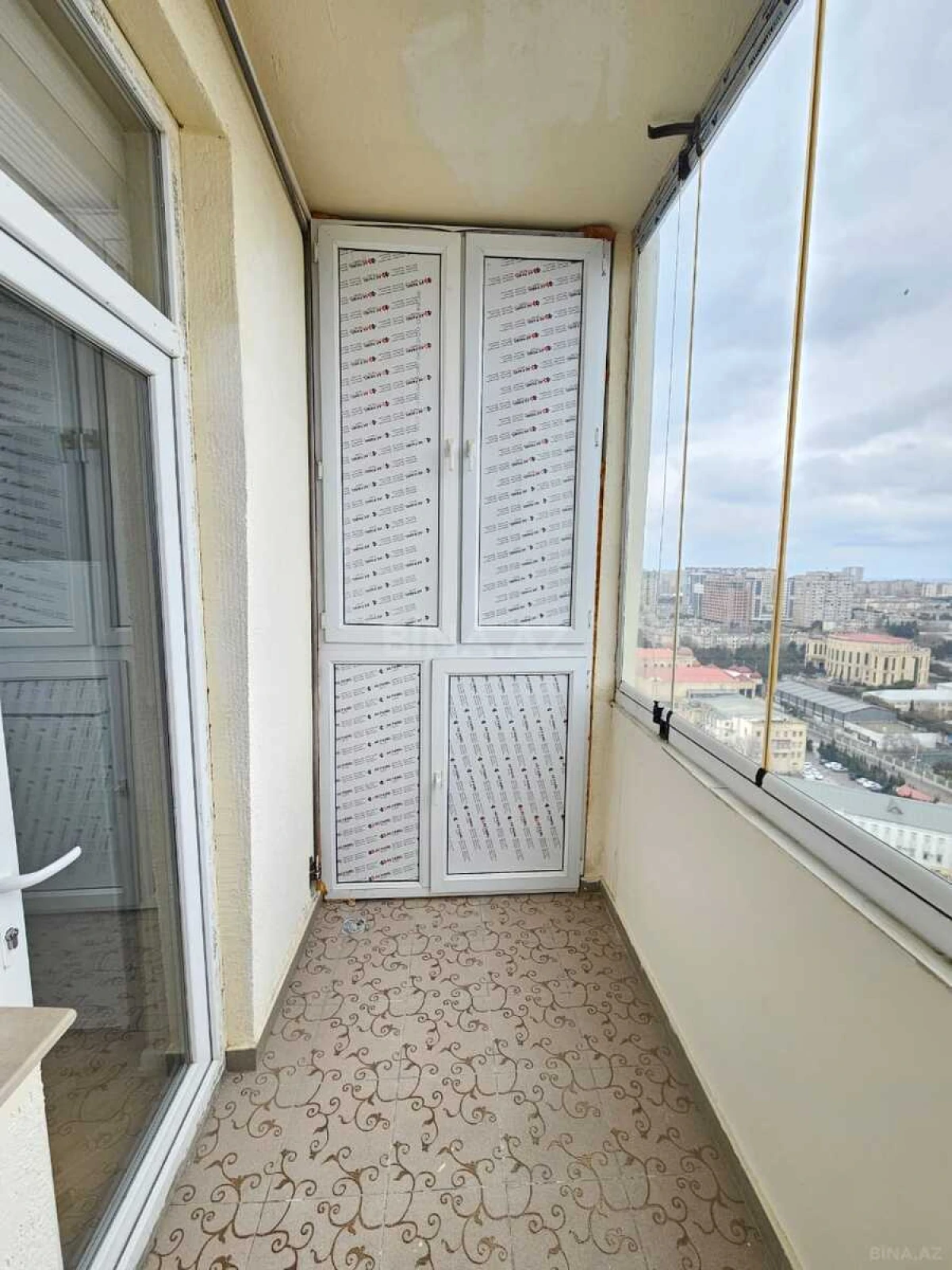 Kirayə verilir 3 otaqlı mənzil 154 m²