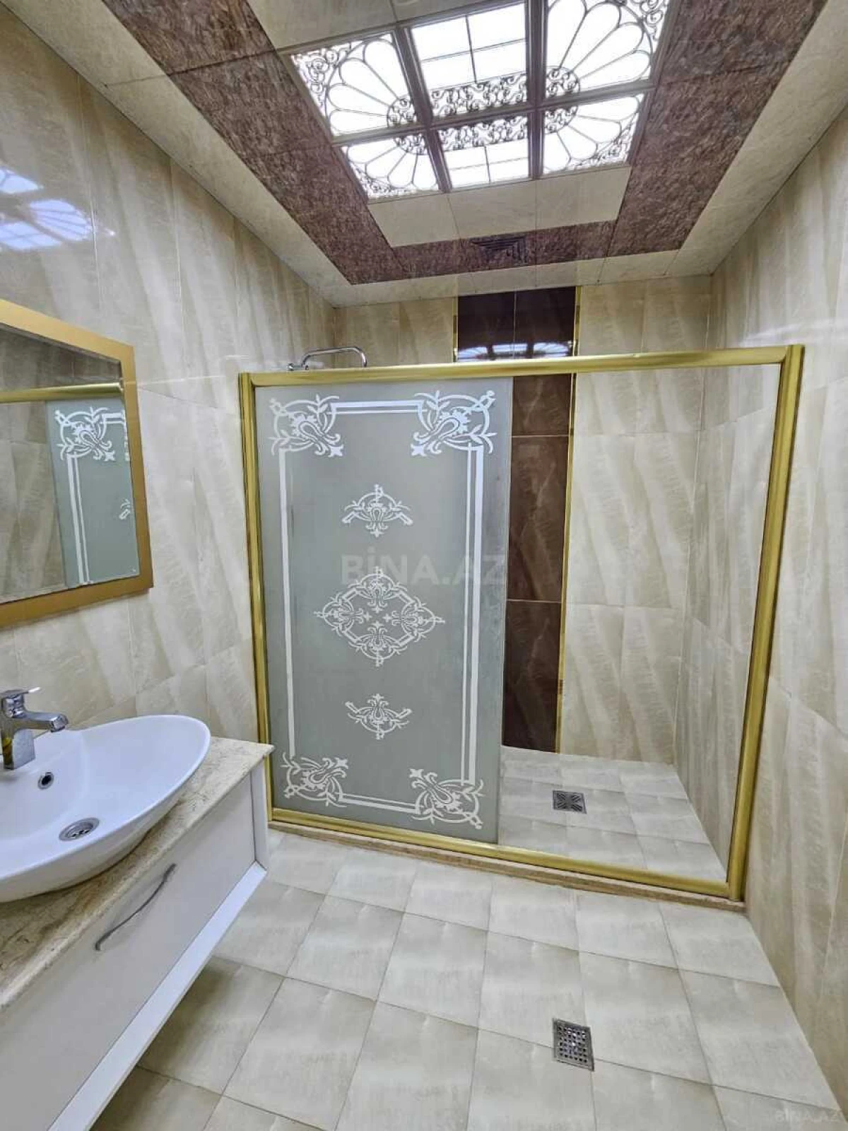 Kirayə verilir 3 otaqlı mənzil 154 m²