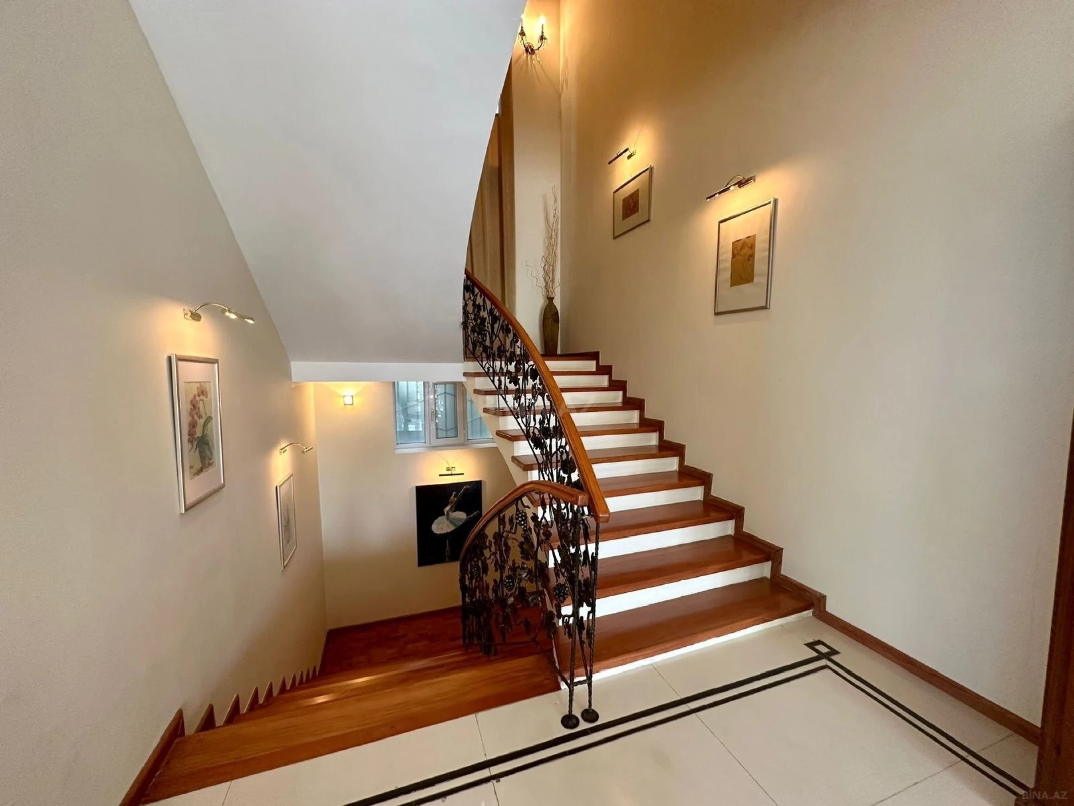 Kirayə verilir 6 otaqlı həyət evi 500 m²