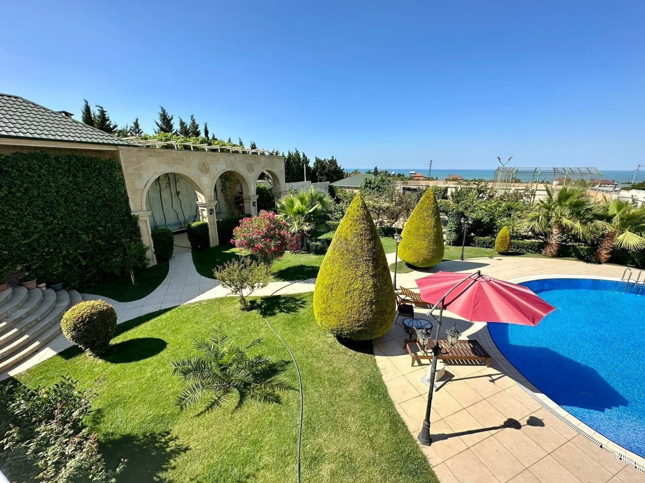 Kirayə verilir 6 otaqlı həyət evi 500 m²