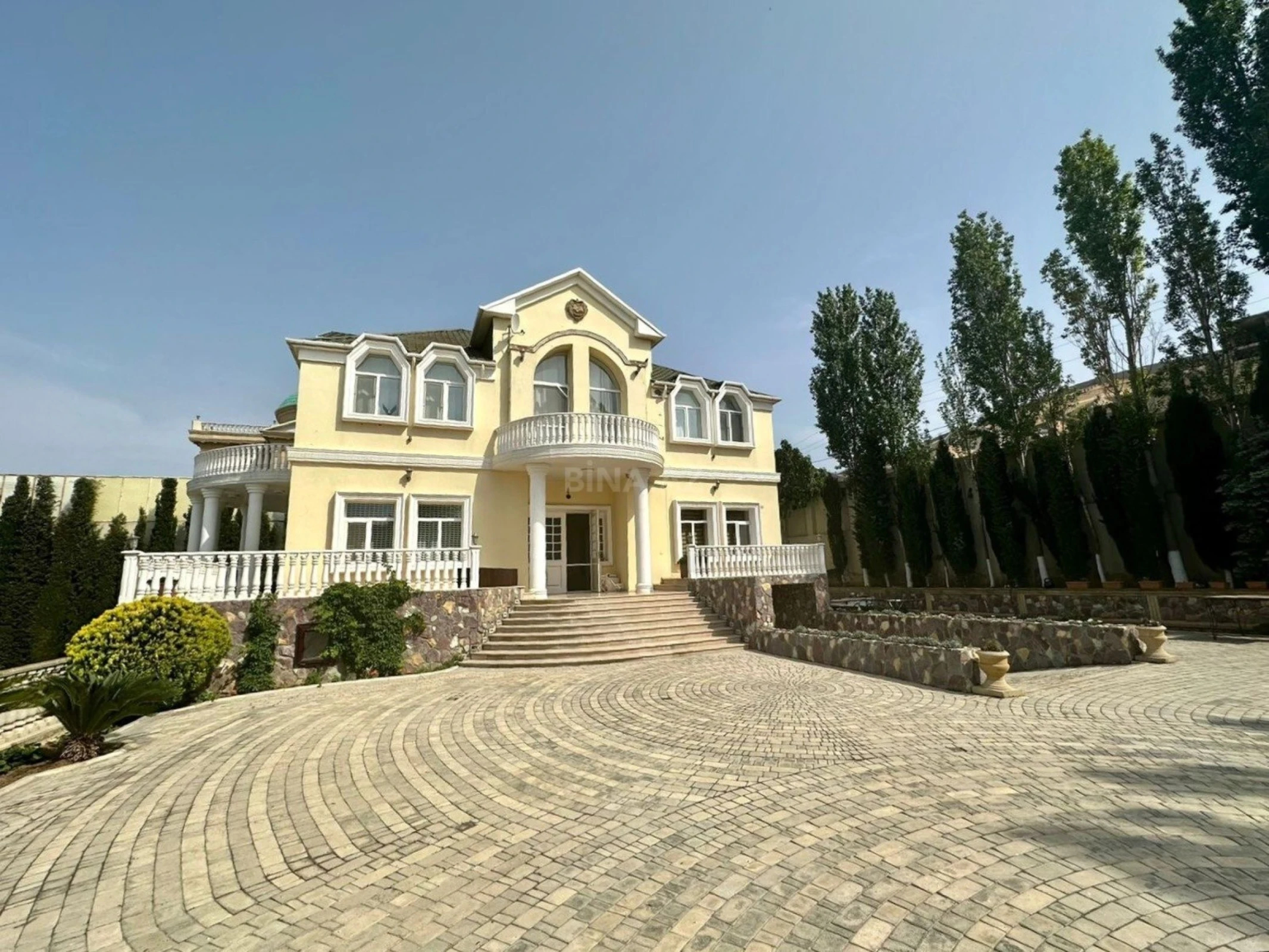 Kirayə verilir 6 otaqlı həyət evi 500 m²