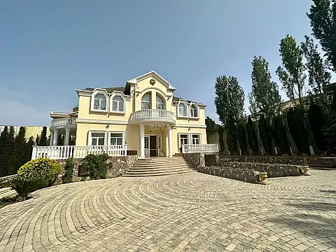 Kirayə verilir 6 otaqlı həyət evi 500 m²