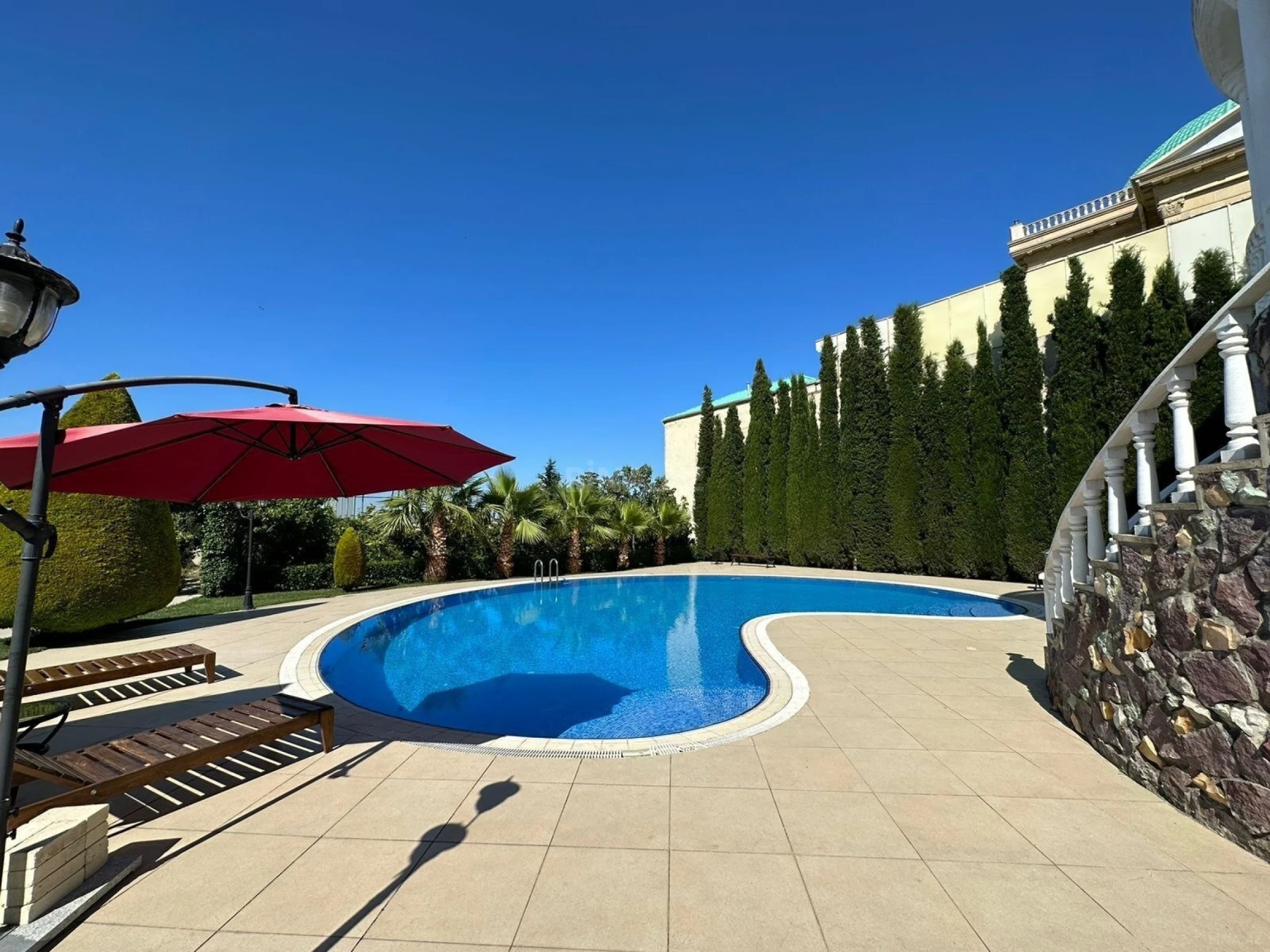 Kirayə verilir 6 otaqlı həyət evi 500 m²