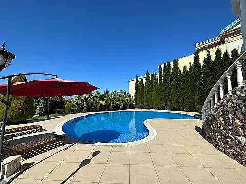 Kirayə verilir 6 otaqlı həyət evi 500 m²