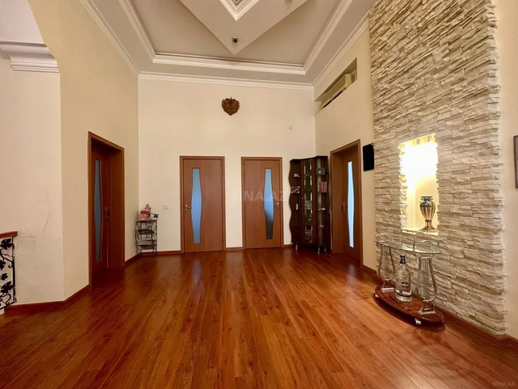 Kirayə verilir 6 otaqlı həyət evi 500 m²