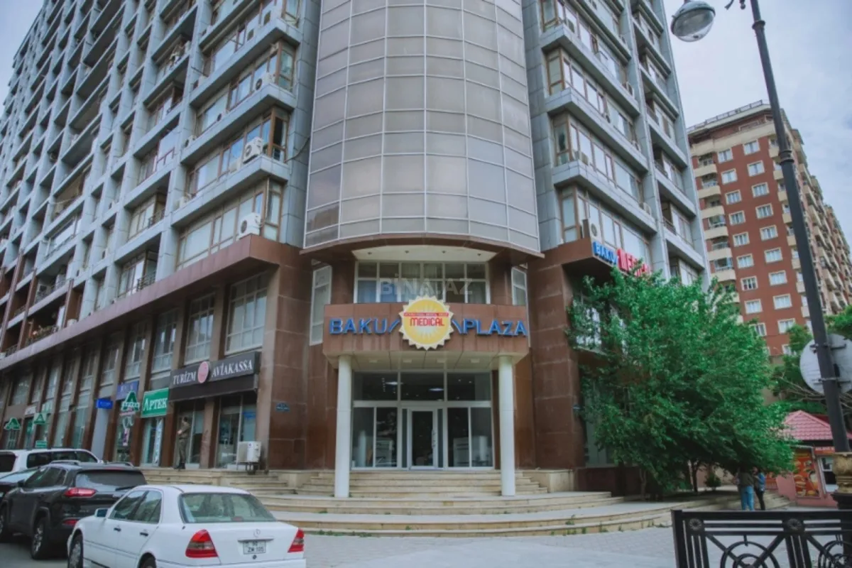 Satılır 4 otaqlı mənzil 190 m²
