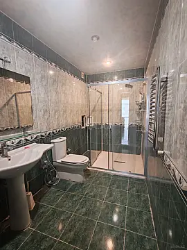 Satılır 4 otaqlı mənzil 190 m²