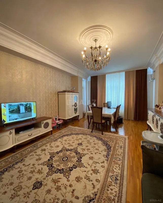 Satılır 3 otaqlı mənzil 115 m²