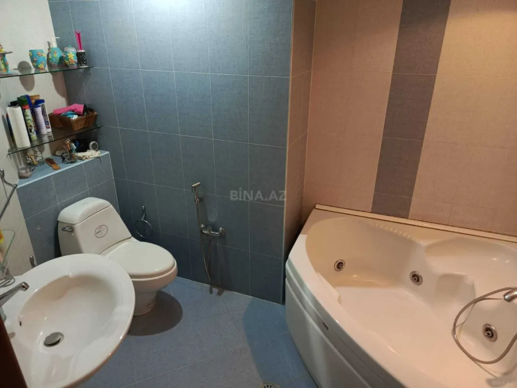 Satılır 4 otaqlı mənzil 180 m²