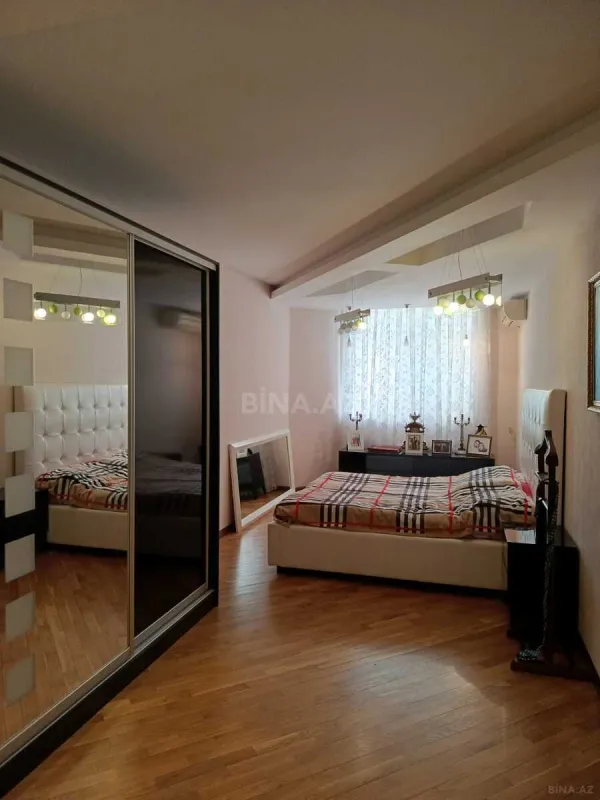 Satılır 4 otaqlı mənzil 180 m²