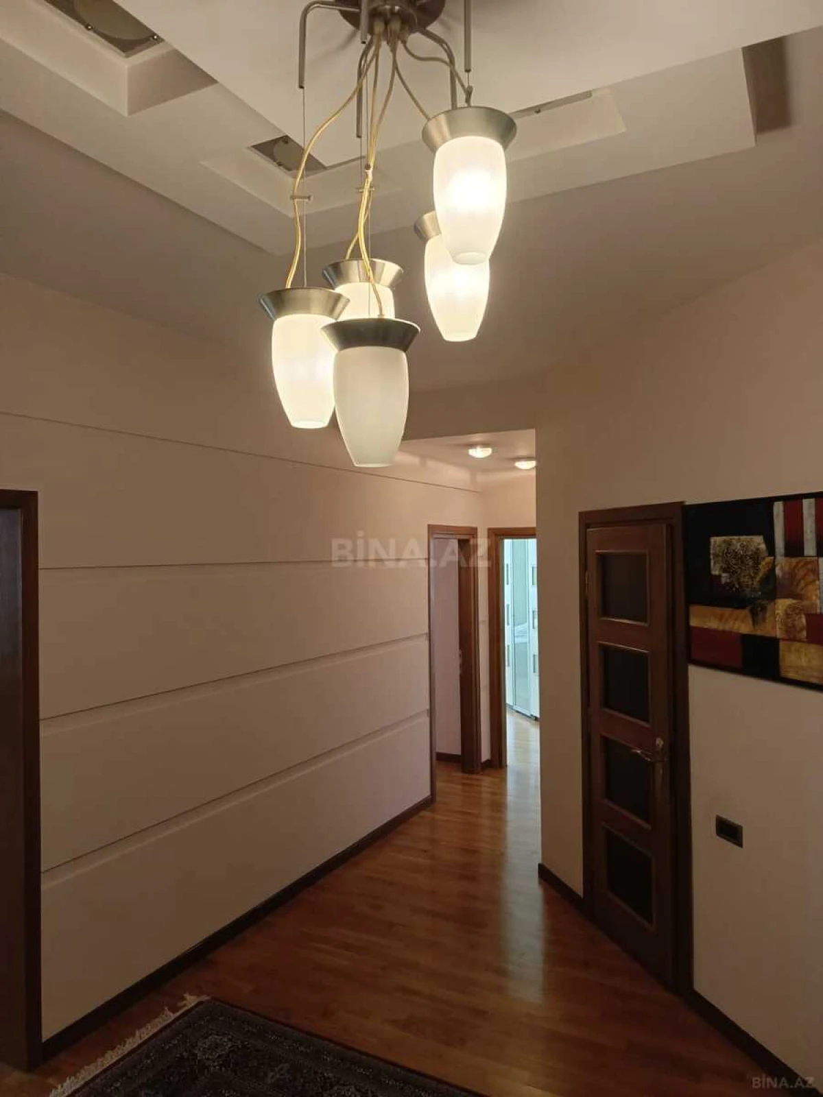 Satılır 4 otaqlı mənzil 180 m²