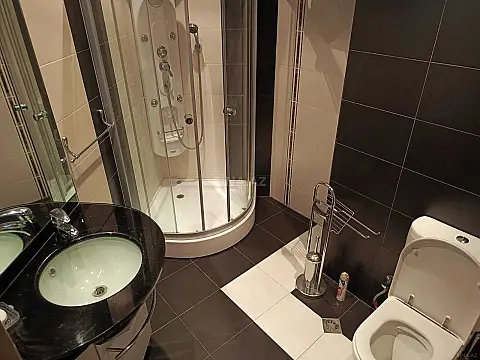 Satılır 4 otaqlı mənzil 180 m²