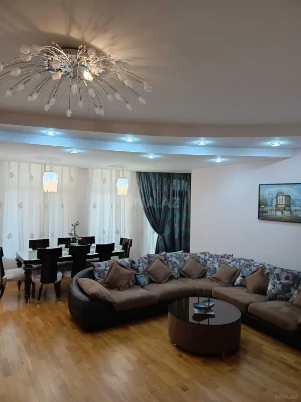 Satılır 4 otaqlı mənzil 180 m²