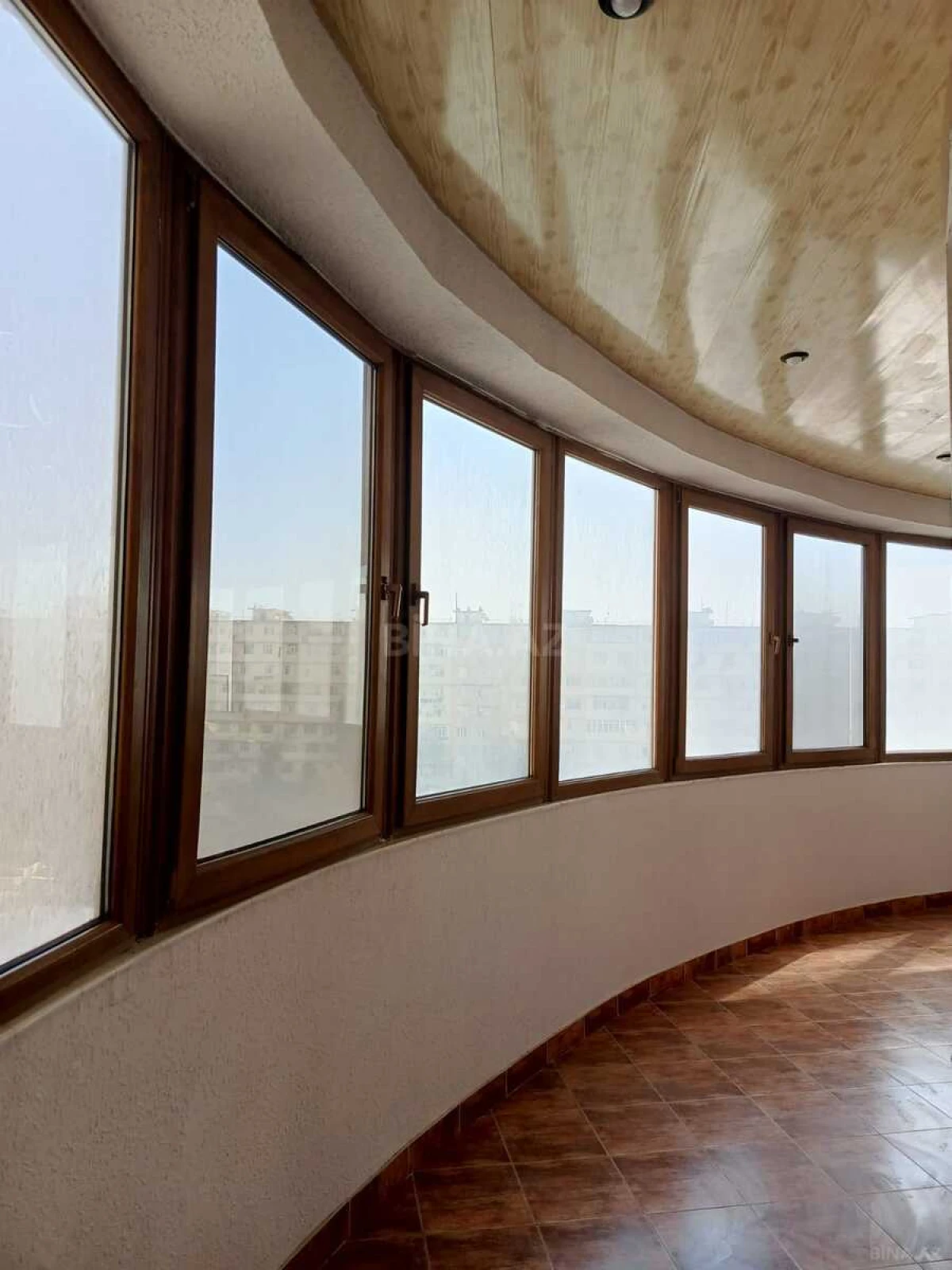 Satılır 4 otaqlı mənzil 180 m²