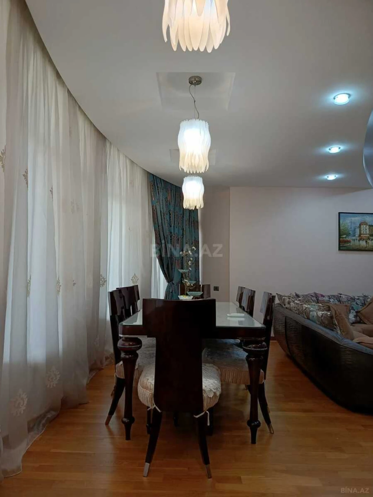 Satılır 4 otaqlı mənzil 180 m²