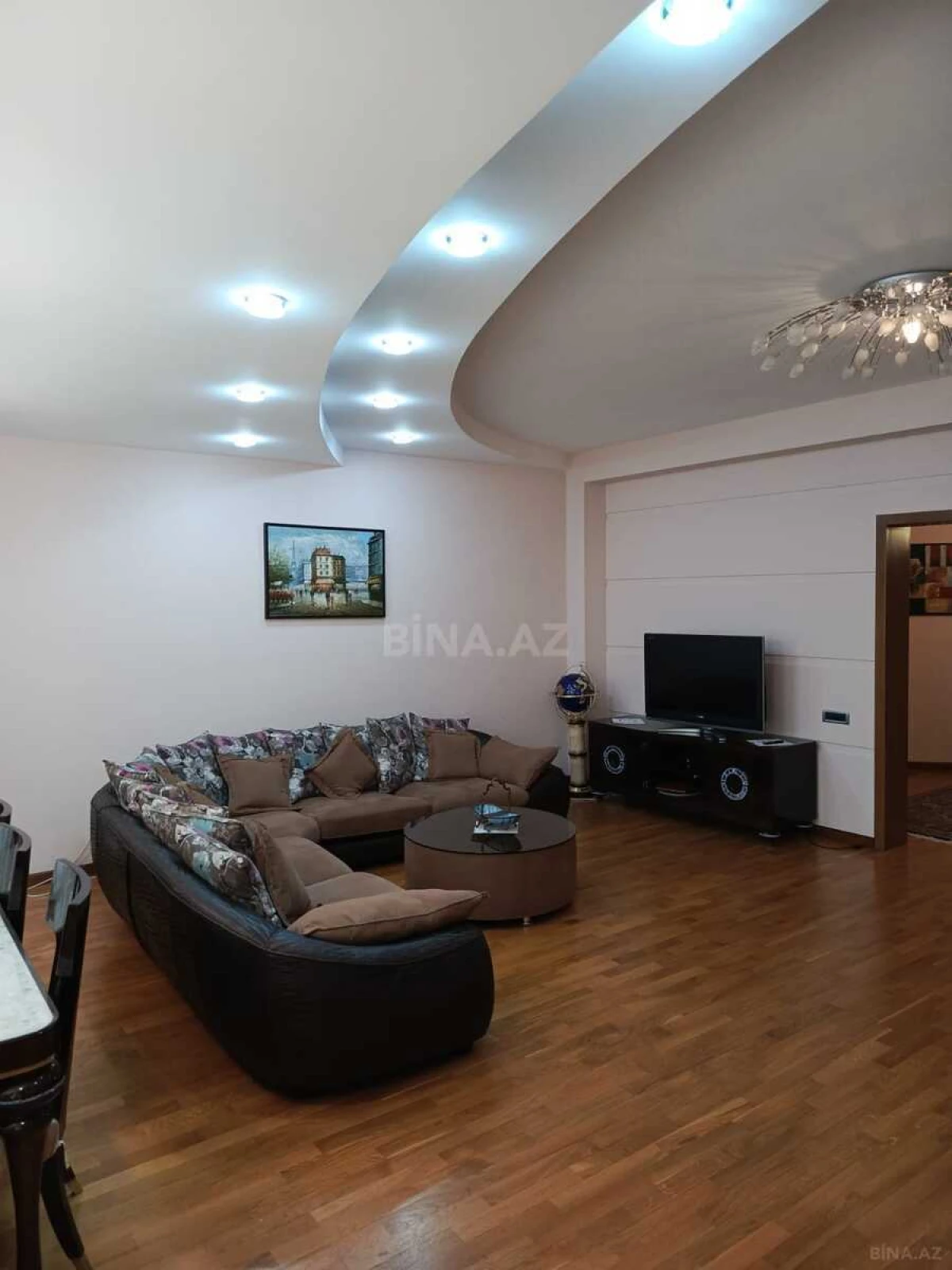 Satılır 4 otaqlı mənzil 180 m²