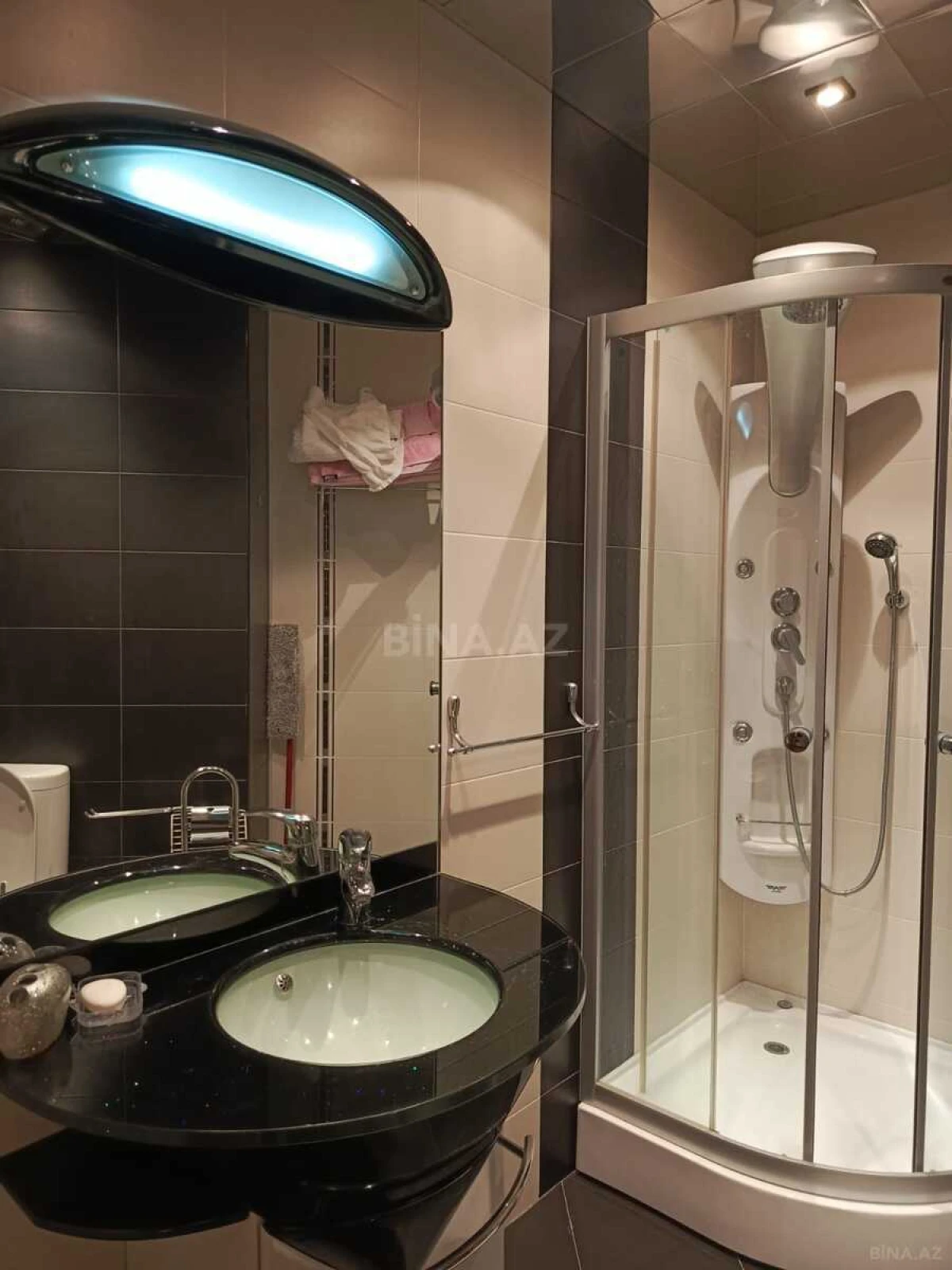 Satılır 4 otaqlı mənzil 180 m²