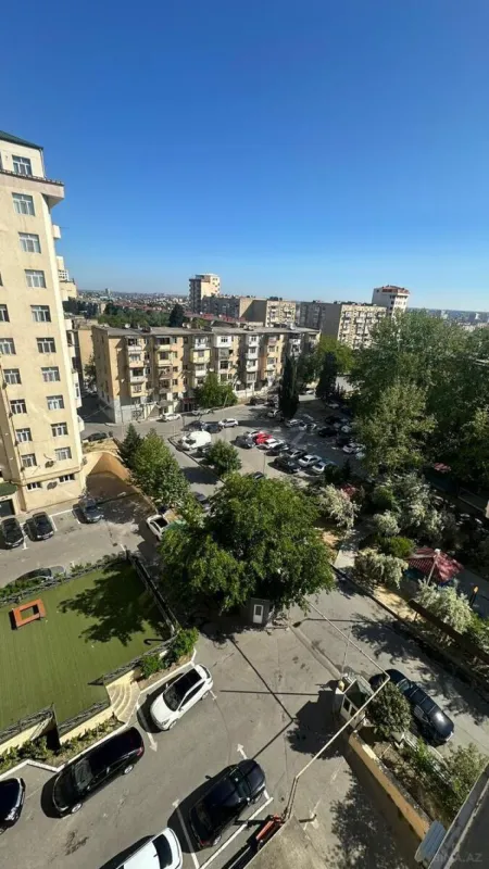 Satılır 4 otaqlı mənzil 180 m²