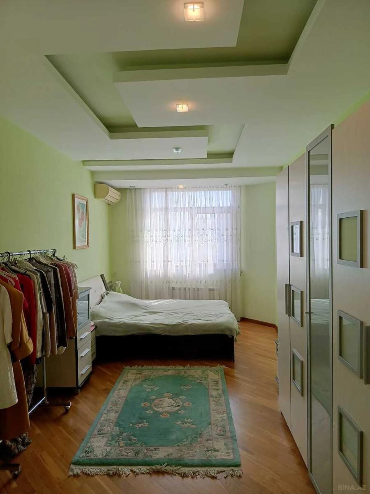 Satılır 4 otaqlı mənzil 180 m²
