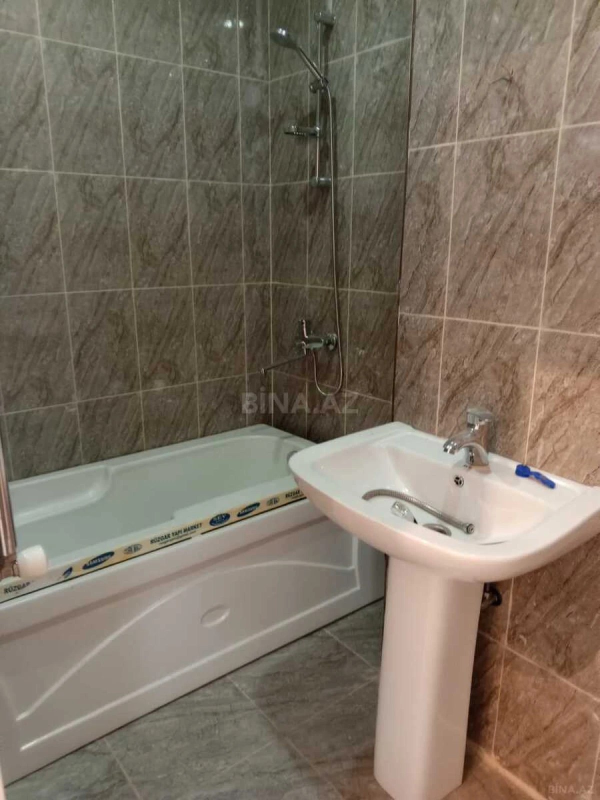Satılır 4 otaqlı mənzil 83 m²