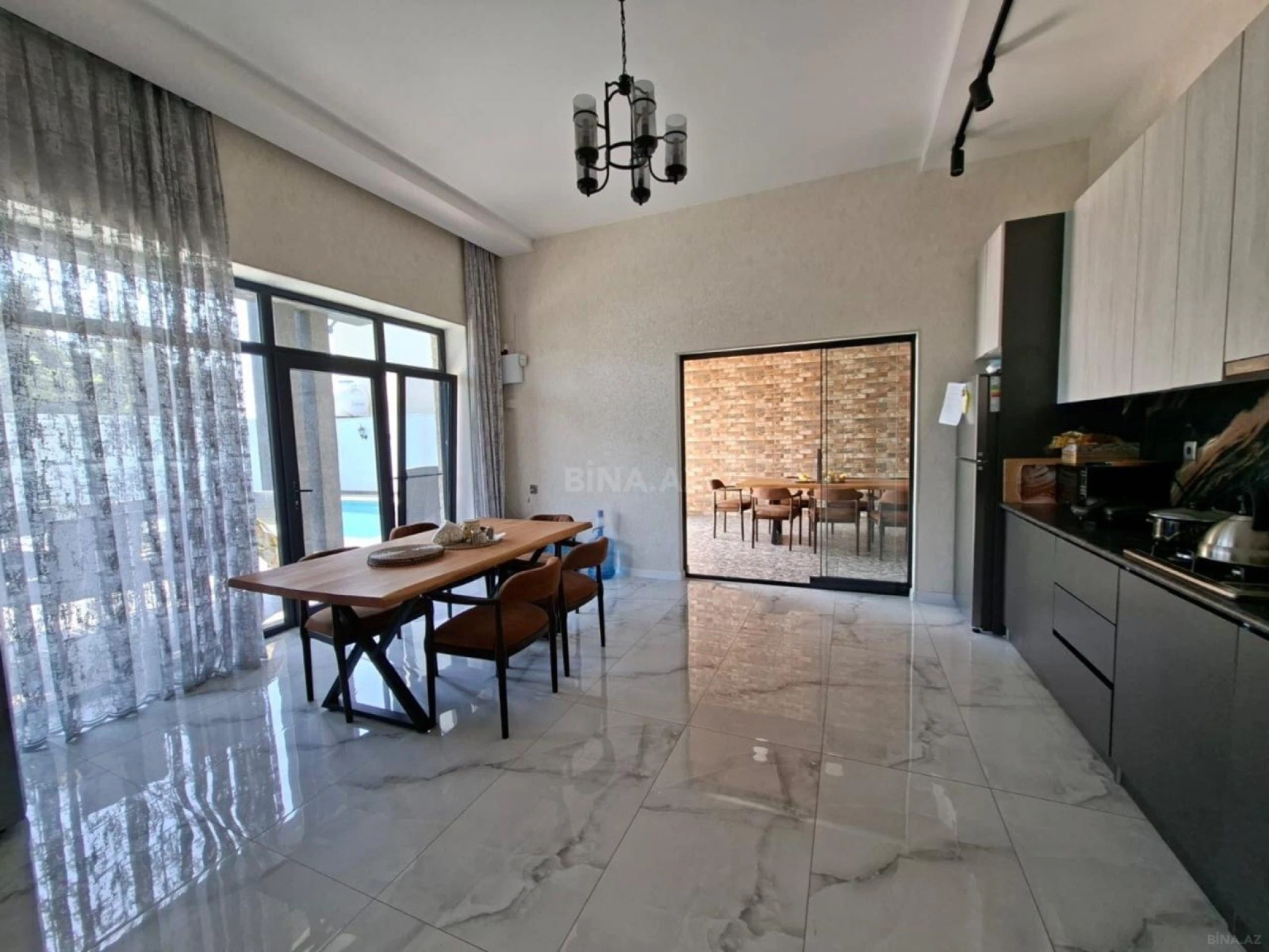 Kirayə verilir 4 otaqlı həyət evi 240 m²