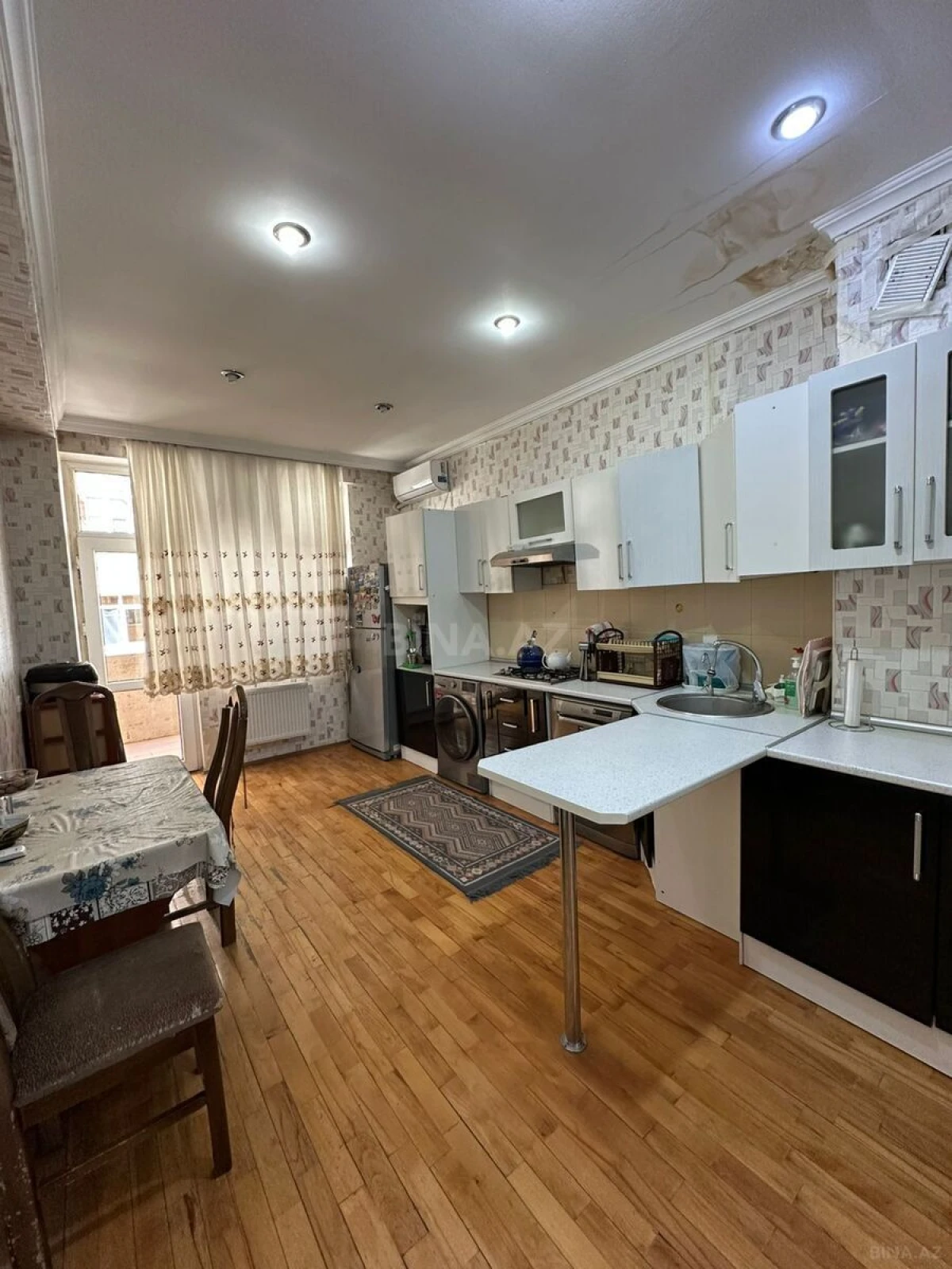 Satılır 3 otaqlı mənzil 160 m²