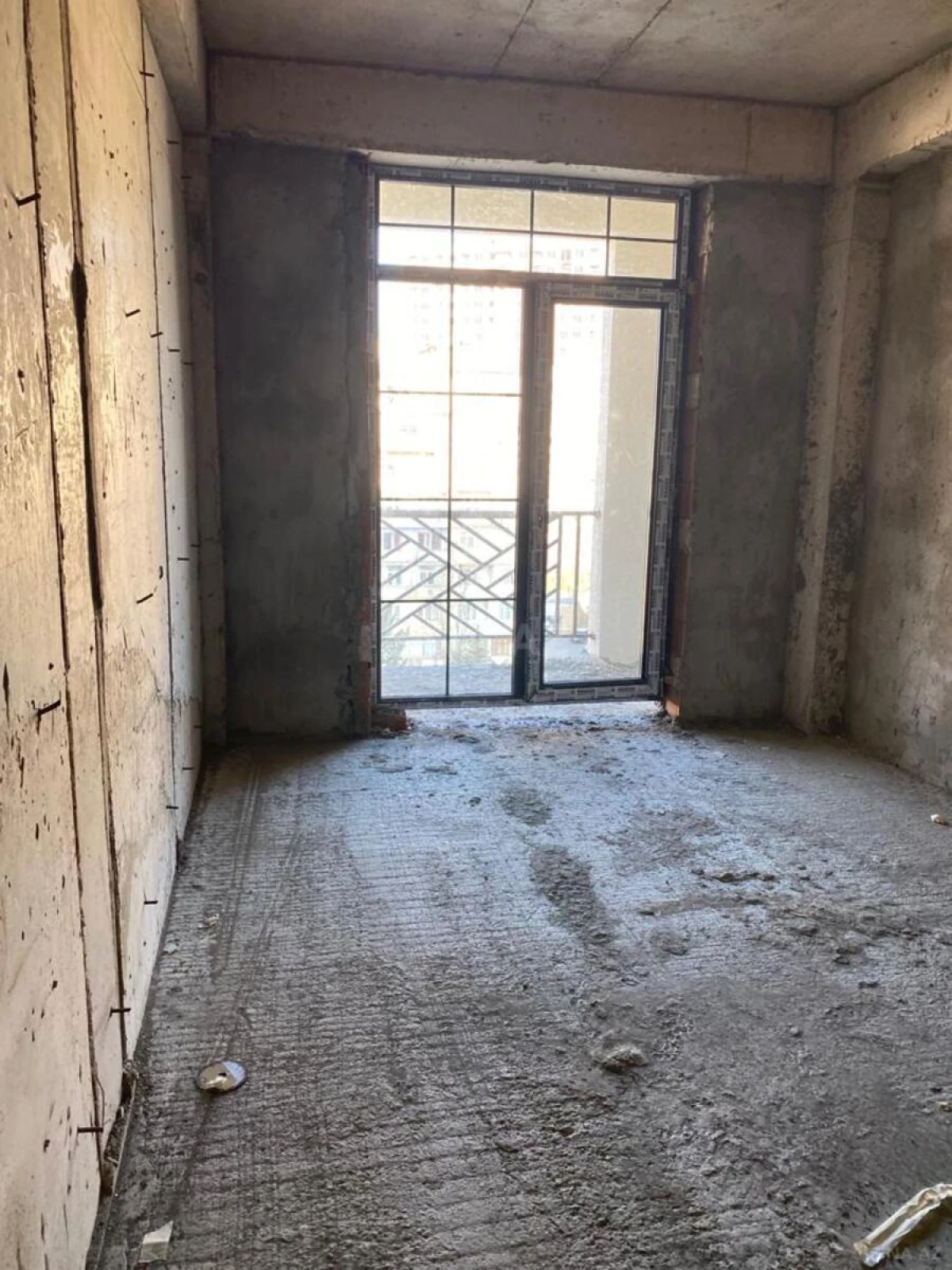 Satılır 2 otaqlı mənzil 67 m²
