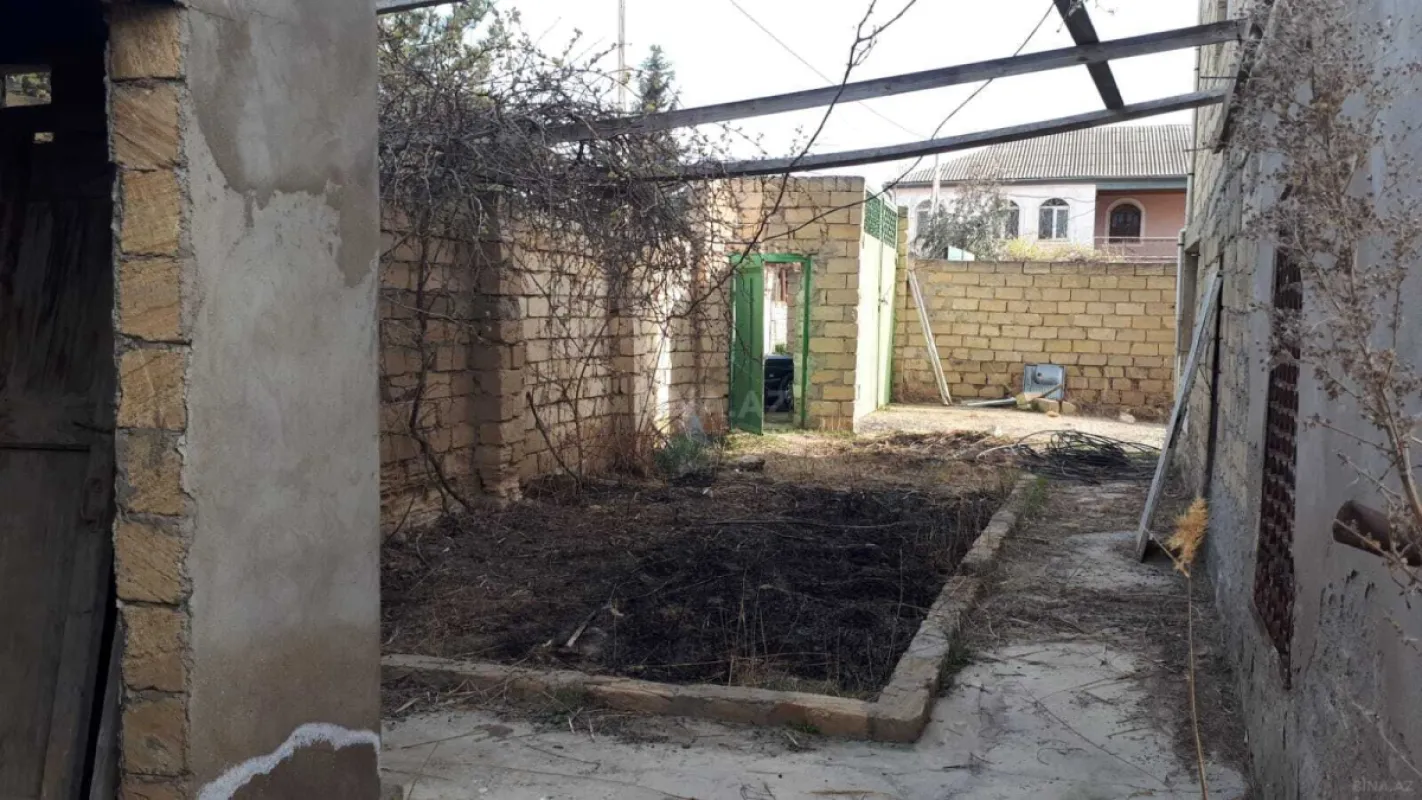 Satılır 6 otaqlı həyət evi 240 m²