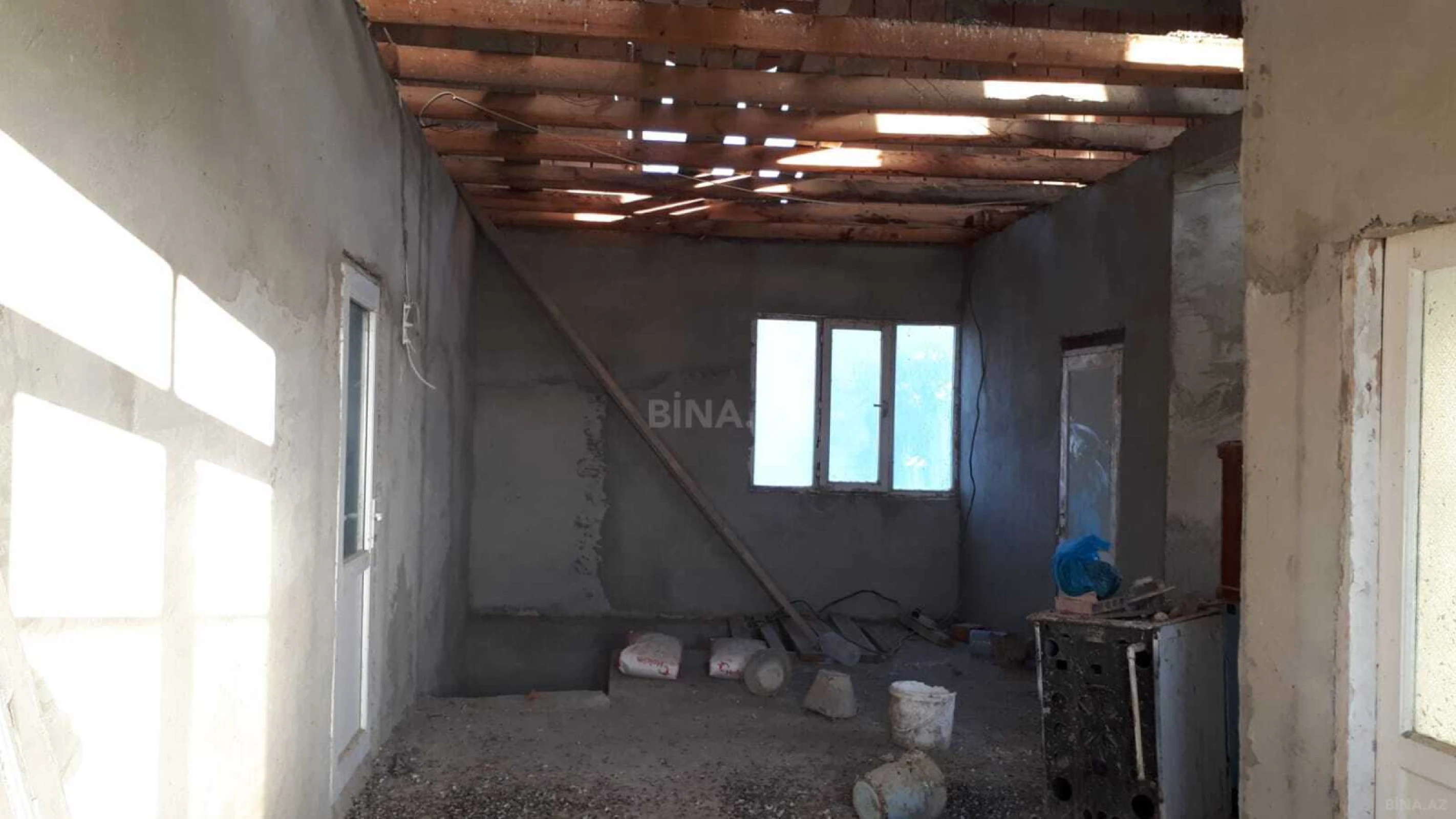 Satılır 6 otaqlı həyət evi 240 m²