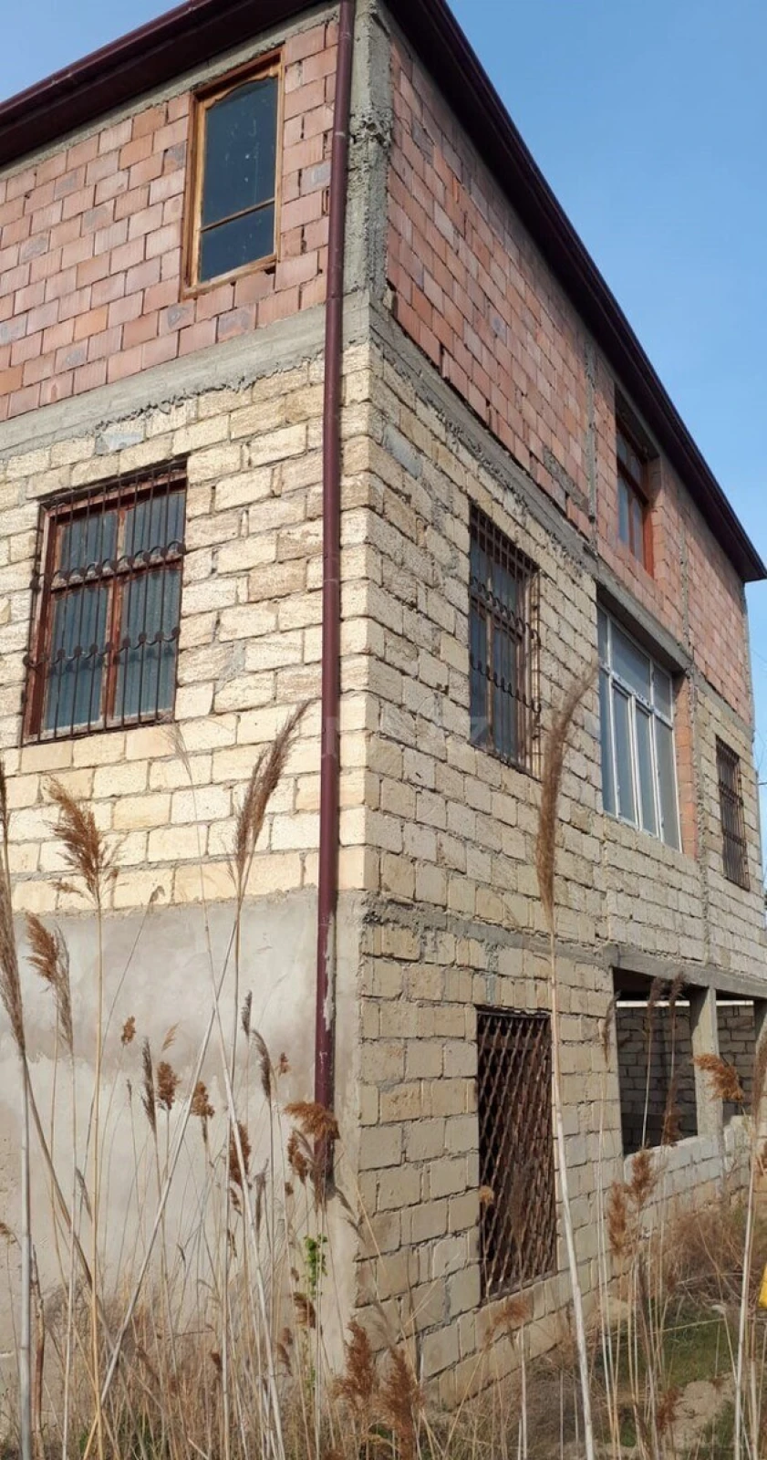 Satılır 6 otaqlı həyət evi 240 m²