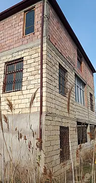 Satılır 6 otaqlı həyət evi 240 m²